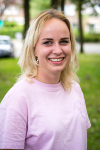 Wendy Klunder, jongerenwerker | 06-45215110 | w.klunder@neienaober.nl